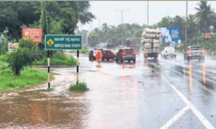 ಕಾಪು: ವಾಹನ ಚಾಲಕರು, ಸಂಚಾರಿಗಳ ಪ್ರಾಣಕ್ಕೆ ಸಂಚಕಾರ