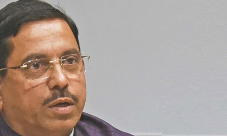 Hubli; ಹೆಚ್ಚುವರಿ ಡಿಸಿಎಂ ಸ್ಥಾನ ವಿಚಾರದಲ್ಲಿ ಸಿದ್ದರಾಮಯ್ಯ ಕೈವಾಡವಿದೆ: ಪ್ರಹ್ಲಾದ ಜೋಶಿ