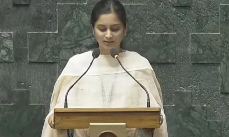 Chikkodi; ಸಂಸತ್ತಿನಲ್ಲಿ ಕನ್ನಡದಲ್ಲಿ ಪ್ರಮಾಣವಚನ ಸ್ವೀಕಾರ ಮಾಡಿದ ಪ್ರಿಯಾಂಕಾ ಜಾರಕಿಹೊಳಿ