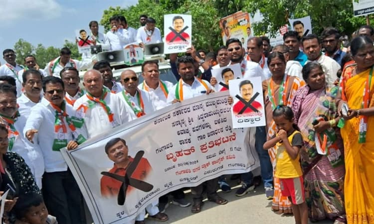 CM ವಿರುದ್ಧ ಜನಾರ್ದನ ರೆಡ್ಡಿ ಆಕ್ಷೇಪಾರ್ಹ ಟೀಕೆ: ಕಾಂಗ್ರೆಸ್‌ ಬಣಗಳ ಪ್ರತಿಭಟನೆ