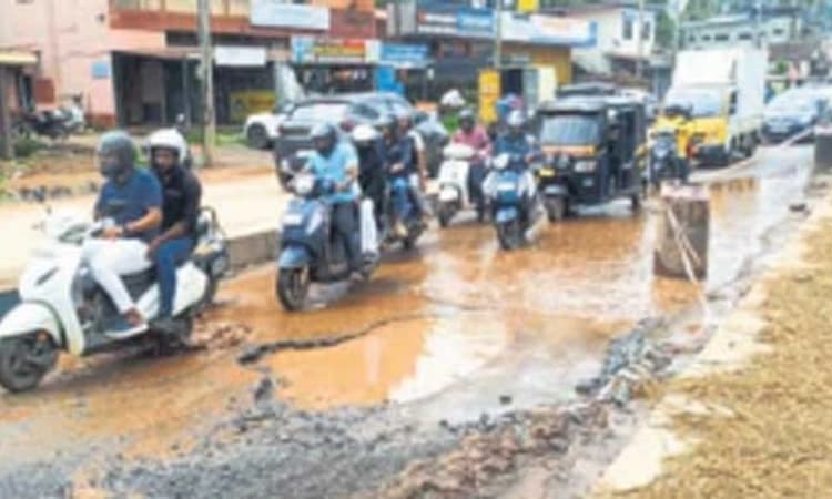 ಪಂಪ್‌ವೆಲ್‌-ಪಡೀಲ್‌ ಚತುಷ್ಪಥ ಕಾಮಗಾರಿ: ಸಂಚಾರಕ್ಕೆ ಸಂಕಷ್ಟ