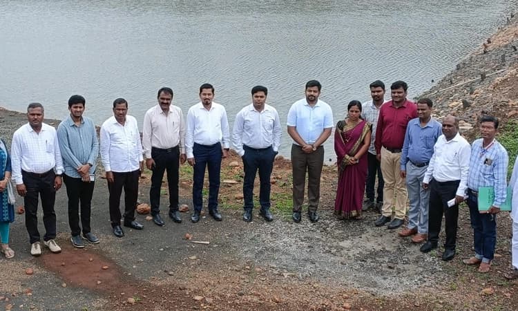 Indi: ಸಾವಳಸಂಗ ಅರಣ್ಯ ಪ್ರದೇಶಕ್ಕೆ ಜಿಲ್ಲಾಧಿಕಾರಿ ಭೇಟಿ