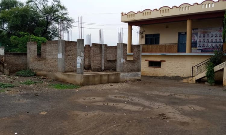 Mahalingapura ಶೀಘ್ರ ಶಾಲೆಯ ಬಿಸಿಯೂಟ ಕೊಠಡಿ, ಕಾಂಪೌಂಡ್ ನಿರ್ಮಾಣಕ್ಕೆ ಒತ್ತಾಯ