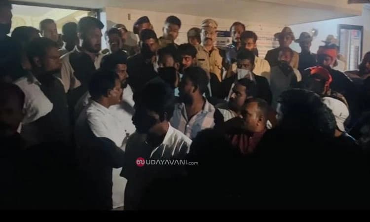 Boliyar ಚೂರಿ ಇರಿತ ಪ್ರಕರಣ; ಠಾಣೆಗೆ ಕಾರ್ಯಕರ್ತರ ಮುತ್ತಿಗೆ