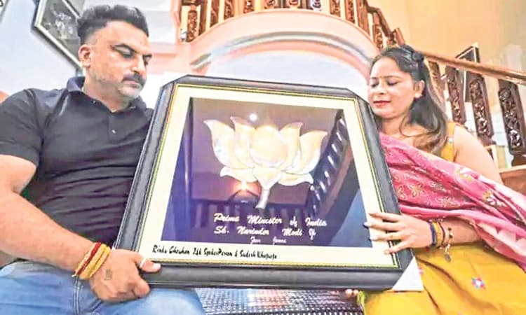 PM ಮೋದಿಗೆ ಉಡುಗೊರೆ ನೀಡಲು 3 ಕೆಜಿ ಬೆಳ್ಳಿಯ ಕಮಲ ತಯಾರಿ