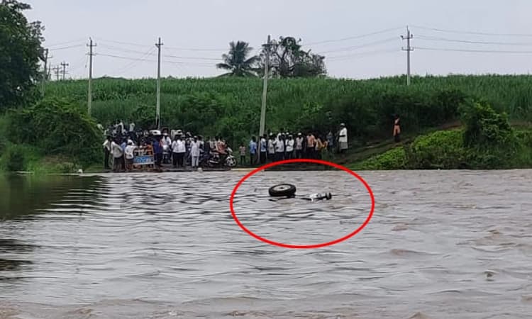 Belagavi; ತುಂಬಿ ಹರಿಯುತ್ತಿದ್ದ ಘಟಪ್ರಭಾ ನದಿಗೆ ಮುಗುಚಿ ಬಿದ್ದ 10 ಜನರಿದ್ದ ಟ್ರಾಕ್ಟರ್