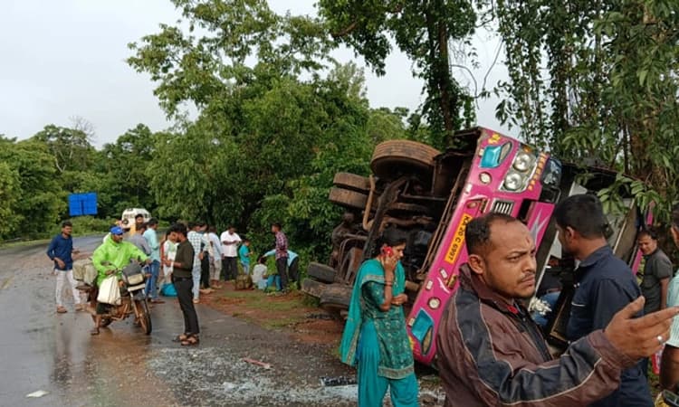 Shimoga; ಸಾಗರದಿಂದ ಬೆಳ್ತಂಗಡಿಗೆ ತೆರಳುತ್ತಿದ್ದ ಖಾಸಗಿ ಬಸ್ ಪಲ್ಟಿ: ಹಲವರಿಗೆ ಗಂಭೀರ ಗಾಯ