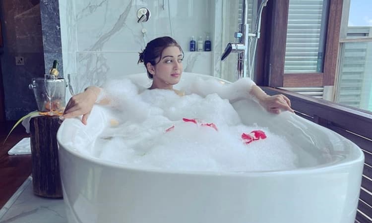 Pranitha Subhash: ಬಾತ್ ಟಬ್ ನಲ್ಲಿ ಪ್ರಣೀತಾ; ಅಭಿಮಾನಿಗಳ ಮಿಶ್ರ ಪ್ರತಿಕ್ರಿಯೆ
