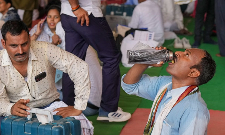 Heatstroke; ಬಿಹಾರದಲ್ಲಿ ಬಿಸಿಲ ಝಳಕ್ಕೆ 10 ಮತಗಟ್ಟೆ ಸಿಬಂದಿ ಮೃತ್ಯು