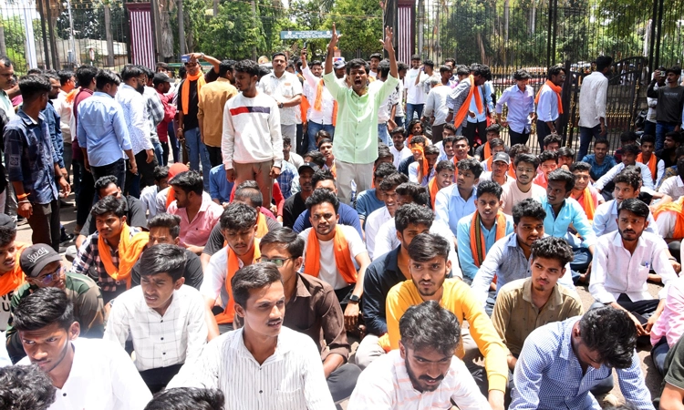 Jai Shri Ram ಹಾಡಿಗೆ ಆಕ್ಷೇಪ… ಮಾರಾಮಾರಿ: ಘಟನೆ ಖಂಡಿಸಿ ಹಿಂದೂ ಪರ ಸಂಘಟನೆ ಪ್ರತಿಭಟನೆ
