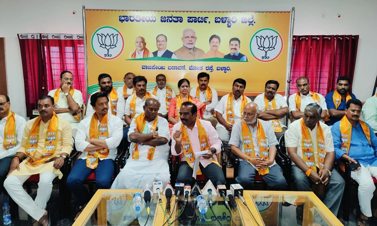Bellary: ಸರಕಾರಿ ಅಧಿಕಾರಿ ಆತ್ಮಹತ್ಯೆ… ಸಚಿವ ನಾಗೇಂದ್ರ ರಾಜೀನಾಮೆಗೆ ಗಡವು ನೀಡಿದ ಬಿಜೆಪಿ