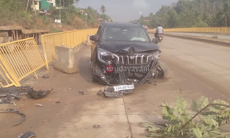 Mani: ರಾಷ್ಟ್ರೀಯ ಹೆದ್ದಾರಿಯ ತಡೆಬೇಲಿಗೆ ಢಿಕ್ಕಿ ಹೊಡೆದು ನಜ್ಜು ಗುಜ್ಜಾದ ಕಾರು
