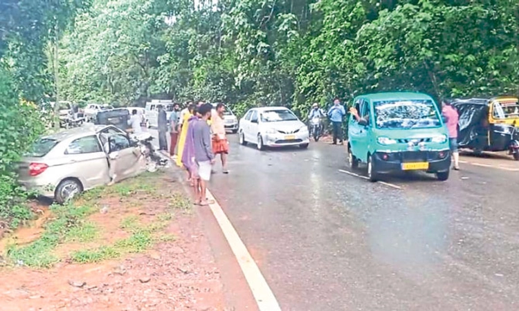 Road Mishap ಸುಳ್ಯ: ಬೊಲೆರೊ -ಕಾರು ಅಪಘಾತ; ಗಾಯ
