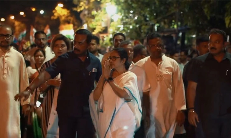 TMC; 2 ರೋಡ್‌ ಶೋಗಳಲ್ಲಿ 9 ಕಿ.ಮೀ. ನಡೆದ ಮಮತಾ ಬ್ಯಾನರ್ಜಿ