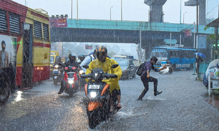 Kerala ಸುರಿದ ಧಾರಾಕಾರ ಮಳೆ: ‘ಮೇಘ ಸ್ಫೋಟ’ದ ಸಾಧ್ಯತೆ