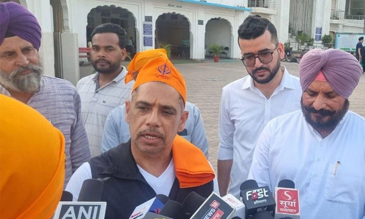 Kejriwal ಅವಕಾಶವಾದಿ, ಮಣಿಶಂಕರ್‌ ಅಯ್ಯರ್‌ ಬಾಯಿಬಡುಕ: ವಾದ್ರಾ