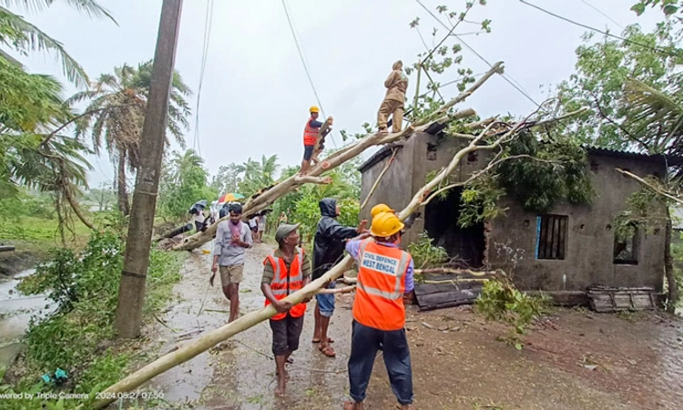 Cyclone Remal ಅಪಾರ ಹಾನಿ ; ಪ.ಬಂಗಾಲದಲ್ಲಿ 6, ಬಾಂಗ್ಲಾದಲ್ಲಿ 7 ಸಾವು