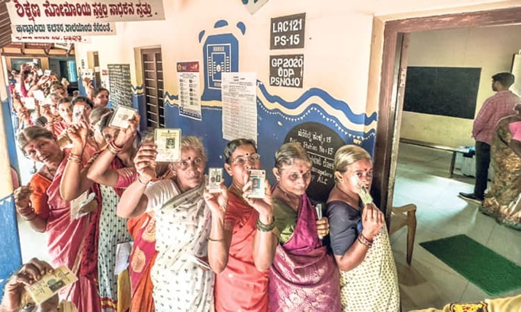 ಚುನಾವಣ ಆಯೋಗದ ಛಾಯಾಚಿತ್ರ ಸ್ಪರ್ಧೆ: ಅಸ್ಟ್ರೋ ಮೋಹನ್‌ಗೆ ಬಹುಮಾನ