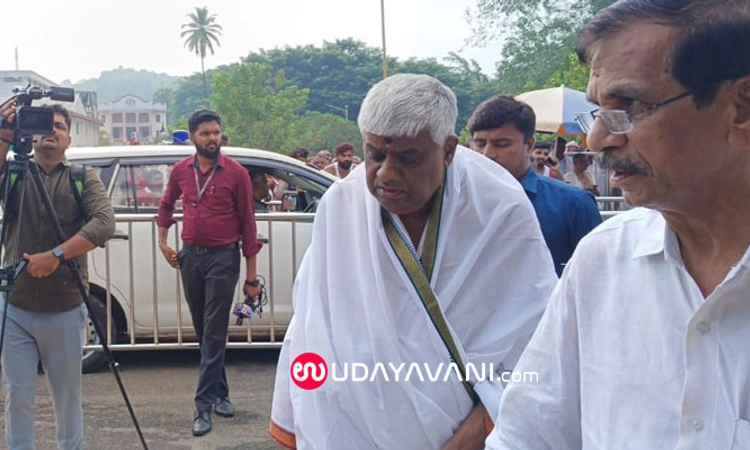 Belthangady; ಮುಂದುವರೆದ ರೇವಣ್ಣ ಟೆಂಪಲ್ ರನ್: ಧರ್ಮಸ್ಥಳಕ್ಕೆ ಭೇಟಿ ನೀಡಿದ ಮಾಜಿ ಸಚಿವ