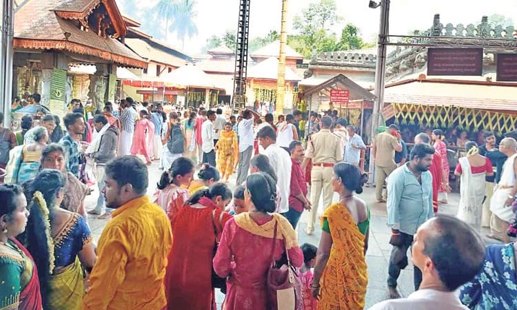 ಸರಣಿ ರಜೆ ಶಾಲಾ ಮಕ್ಕಳ ಬೇಸಗೆ ರಜೆ ಮುಕ್ತಾಯ; ಕರಾವಳಿಯ ದೇವಸ್ಥಾನಗಳಲ್ಲಿ ಭಕ್ತಸ್ತೋಮ