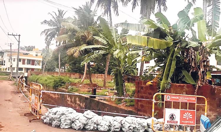 ಚರಂಡಿಗೆ ಆಟೋ ಬಿದ್ದು ಚಾಲಕ ಸಾವು ಪ್ರಕರಣ; ತಾತ್ಕಾಲಿಕ ಮುಂಜಾಗ್ರತೆ ಕ್ರಮ