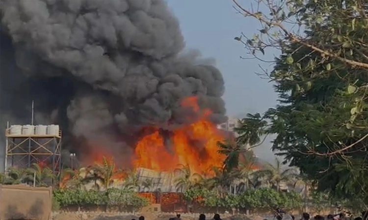 Tragic: ಗುಜರಾತ್‌ ಗೇಮಿಂಗ್‌ ಜೋನ್‌ ನಲ್ಲಿ ಬೆಂಕಿ ಅವಘಡ: ಕನಿಷ್ಠ 20 ಮಂದಿ ಸಜೀವ ದಹನ
