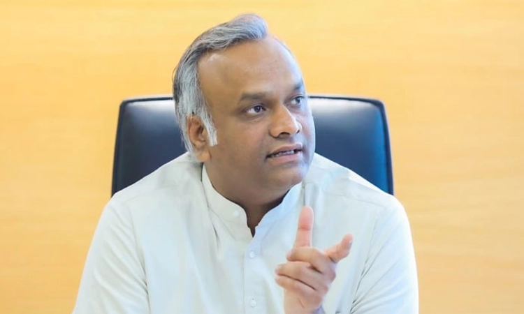 Prajwal Revanna ವಿರುದ್ಧ ಕ್ರಮಕ್ಕೆ ಜೋಷಿ ಒತ್ತಾಯಿಸಿದ್ದರಾ?: ಪ್ರಿಯಾಂಕ್‌ ಖರ್ಗೆ