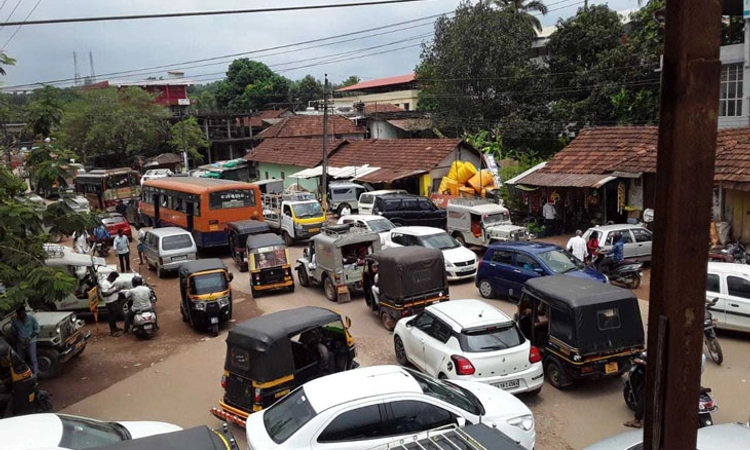 Uppinangady ಟ್ರಾಫಿಕ್‌ ಜಾಮ್‌ : 2 ಗಂಟೆಗಳ ಕಾಲ ಸಂಚಾರ ಅಸ್ತವ್ಯಸ್ತ