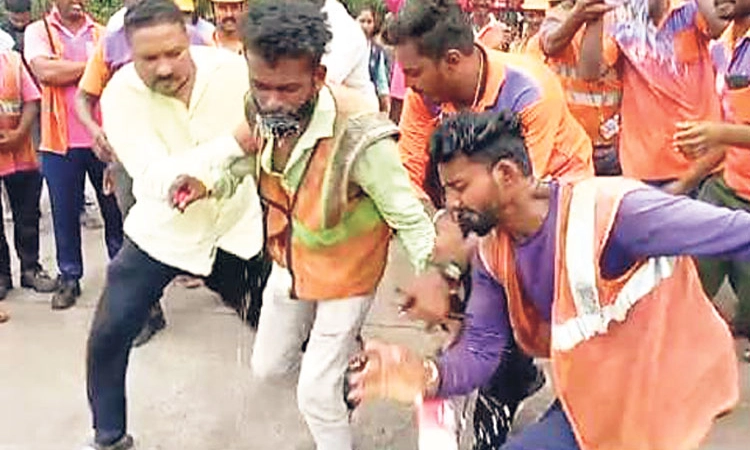 Panambur ಫಿನಾಯಿಲ್‌ ಸೇವಿಸಿ ಇಬ್ಬರು ಕಾರ್ಮಿಕರ ಆತ್ಮಹತ್ಯೆ ಯತ್ನ