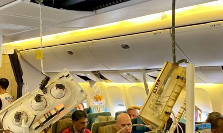 Singapore Airlines; 3 ನಿಮಿಷಗಳಲ್ಲಿ 6 ಸಾವಿರ ಅಡಿ ಕುಸಿದ ವಿಮಾನ: 1 ಸಾವು
