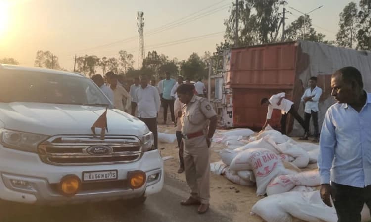 Bidar; ಕಾರು ಅಪಘಾತ; ಅಪಾಯದಿಂದ ಪಾರಾದ ಚನ್ನವೀರ ಶಿವಾಚಾರ್ಯರು