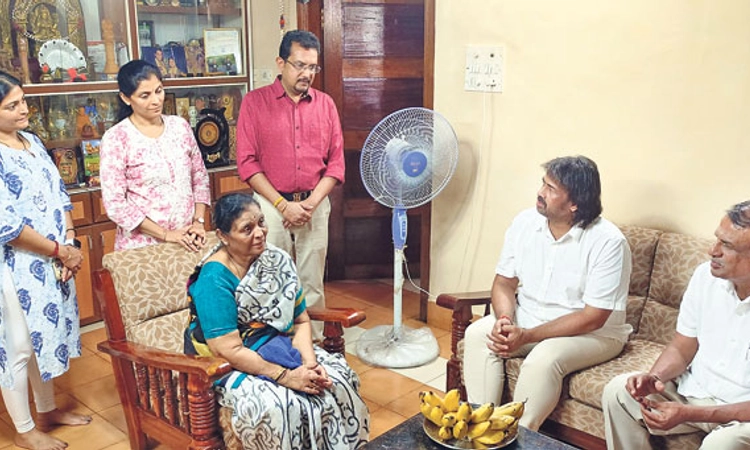Vasantha ಬಂಗೇರರ ಮನೆಗೆ ಸಚಿವ ಮಧು ಬಂಗಾರಪ್ಪ ಭೇಟಿ, ಸಾಂತ್ವನ