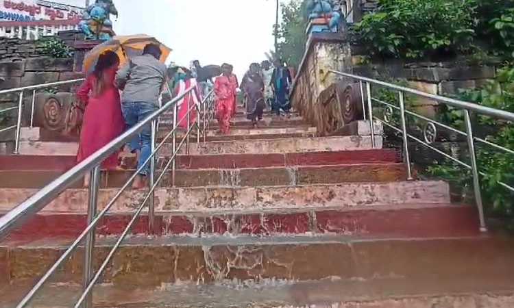 Rain: ಕಳಸ ತಾಲೂಕಿನಾದ್ಯಂತ ಭಾರೀ ಗಾಳಿ-ಮಳೆ; ಜನಜೀವನ ಅಸ್ತವ್ಯಸ್ತ, ವಿದ್ಯುತ್ ಸಂಪರ್ಕ ಕಡಿತ