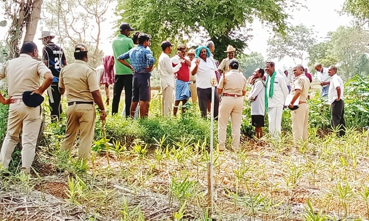 Hunsur: ಹೆದ್ದಾರಿ ಸರ್ವೆ ಕಾರ್ಯ ತಡೆದು ರೈತರ ಆಕ್ರೋಶ