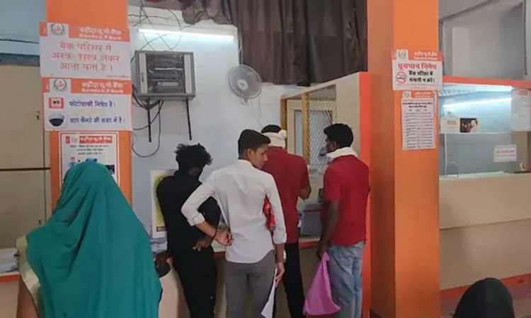 Bhadohi; ಯು.ಪಿ ವ್ಯಕ್ತಿಯ ಖಾತೆಗೆ ಬರೋಬ್ಬರಿ 9,900 ಕೋಟಿ ರೂ ಜಮೆ! ಆಗಿದ್ದೇನು?