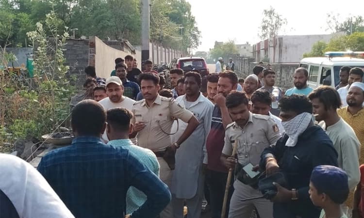 Vijayapura;ದಲಿತರ ಭವನ ನಿರ್ಮಾಣಕ್ಕೆ ಮುಸ್ಲಿಮರ ವಿರೋಧ:ಪೊಲೀಸರ ಮಧ್ಯಸ್ಥಿಕೆ