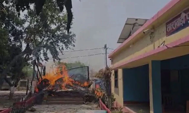 Bihar: ಕಸ್ಟಡಿಯಲ್ಲಿದ್ದ ಅಪ್ರಾಪ್ತ ವಯಸ್ಕ ಪತ್ನಿ,ಪತಿ ಸಾವು; ಗ್ರಾಮಸ್ಥರಿಂದ ಠಾಣೆ ಧ್ವಂಸ