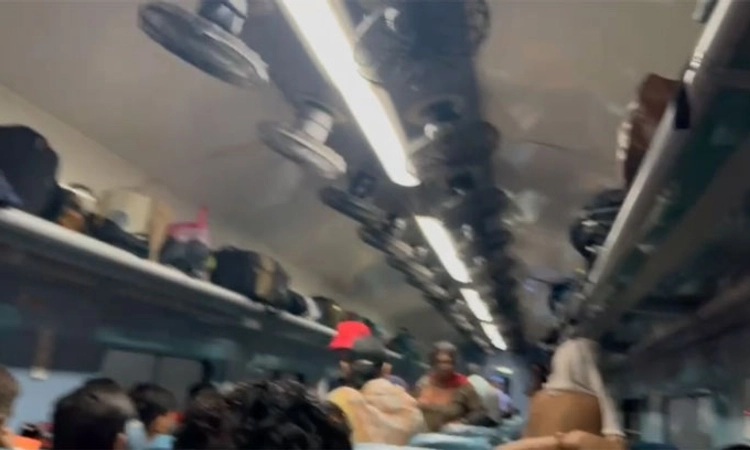 Shivamogga:ಮಳೆ ಬಂತೆಂದು ಖುಷಿಪಡುತ್ತಿದ್ದ ರೈಲು ಪ್ರಯಾಣಿಕರಿಂದಲೇ ಹಿಡಿಶಾಪ!