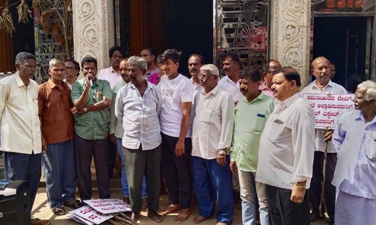 Sagara: ನ್ಯಾಯಾಲಯದ ಆದೇಶವನ್ನೇ ತಿರುಚಿದ ಮಾರಿಕಾಂಬಾ ವ್ಯವಸ್ಥಾಪಕ ಸಮಿತಿ; ಪ್ರತಿಭಟನೆ