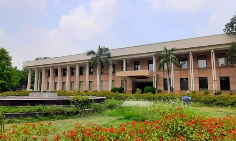 Embassy: ದೆಹಲಿಯಲ್ಲಿರುವ ರಾಯಭಾರ ಕಚೇರಿಯನ್ನು ಮುಚ್ಚಿದ ಅಫ್ಘಾನಿಸ್ತಾನ… ಇಲ್ಲಿದೆ ಕಾರಣ