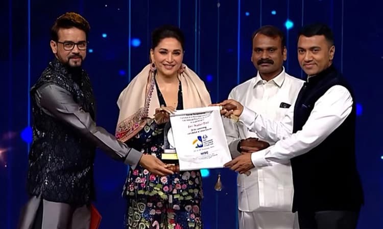 54th IFFI ಗೆ ಚಾಲನೆ: ಮಾಧುರಿ ದೀಕ್ಷಿತ್ ಅವರಿಗೆ ಜೀವಮಾನ ಸಾಧನೆ ಪ್ರಶಸ್ತಿ ಪ್ರದಾನ