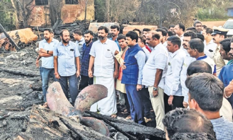 Gangolli: ಗಂಗೊಳ್ಳಿ ಅಗ್ನಿ ದುರಂತ ಸ್ಥಳಕ್ಕೆ ಸಂಸದರ ಭೇಟಿ