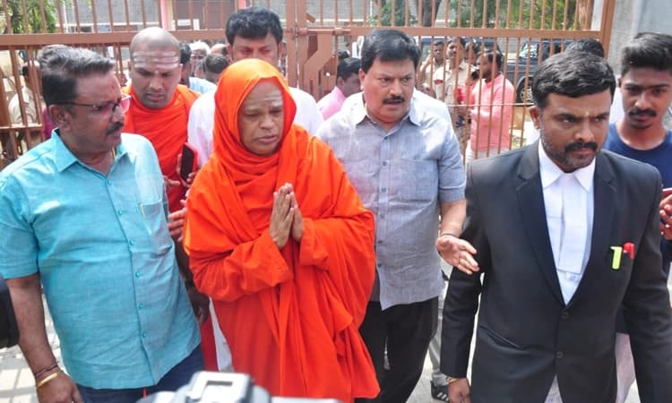 Murugha Shree: ಚಿತ್ರದುರ್ಗ ಜಿಲ್ಲಾ ಕಾರಾಗೃಹದಿಂದ ಮುರುಘಾಶ್ರೀ‌ ಬಿಡುಗಡೆ&#8230;