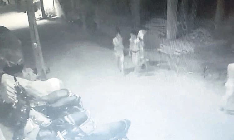 Theft case: ನಿಕ್ಕರ್‌ನಲ್ಲೇ ಬಂದು ನಗದು, ಚಿನ್ನ ಕದ್ದರು!