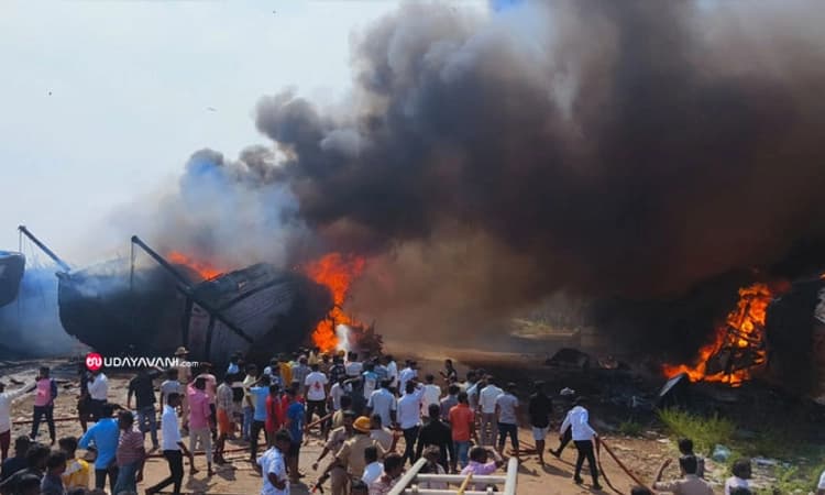 Gangolli; ಬೆಂಕಿಯ ಕೆನ್ನಾಲಿಗೆಗೆ ಸುಟ್ಟು ಕರಕಲಾದ ಹತ್ತು ಬೋಟುಗಳು