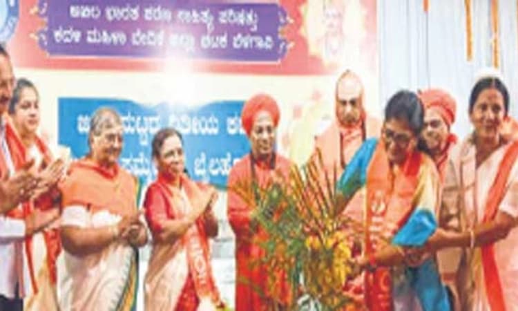 Bailhongal: ಮಹಿಳೆಯರು ಸಂಘಟಿತರಾಗಲಿ: ಸುತ್ತೂರು ಶ್ರೀ