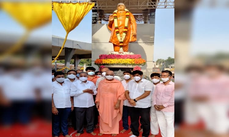 ಬಾಲಗಂಗಾಧರನಾಥ ಸ್ವಾಮೀಜಿ ಕಂಚಿನ ಪ್ರತಿಮೆ ಅನಾವರಣ ಮಾಡಿದ ವಿ ಸೋಮಣ್ಣ