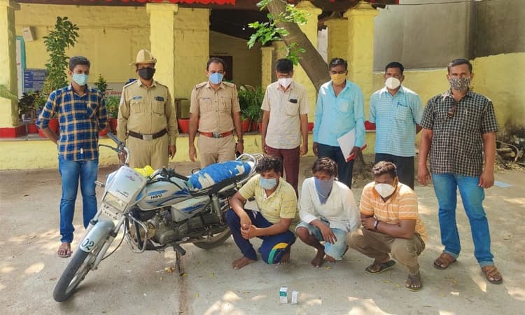 ಅಕ್ರಮವಾಗಿ ರೆಮ್‌ಡಿಸಿವಿರ್ ಮಾರಾಟಕ್ಕೆ ಯತ್ನಿಸುತ್ತಿದ್ದ ಮೂವರ ಬಂಧನ