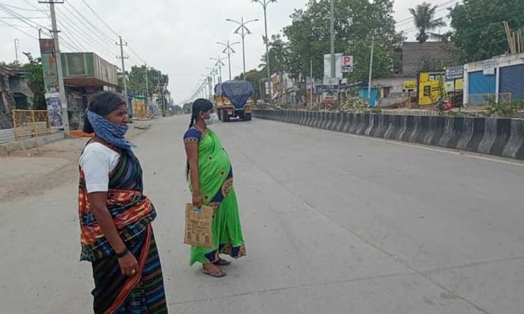 ವಾಹನವಿಲ್ಲದೆ ಪರದಾಟ: 7 ಕಿ.ಮೀ ನಡೆದ ತುಂಬು ಗರ್ಭಿಣಿ!