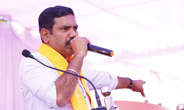 Belagavi; ಭಿಕ್ಷೆ ರೀತಿಯಲ್ಲಿ ಸಿಎಂ ಬರ ಪರಿಹಾರ ನೀಡಿದ್ದಾರೆ: ವಿಜಯೇಂದ್ರ ಆಕ್ರೋಶ